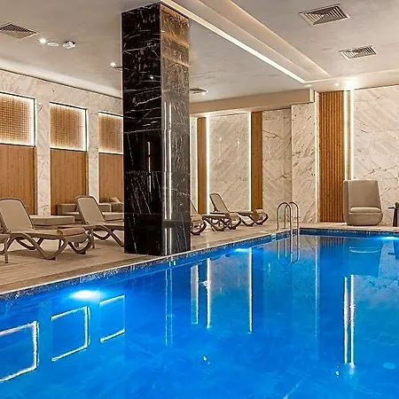 Serenity Queen Hotel